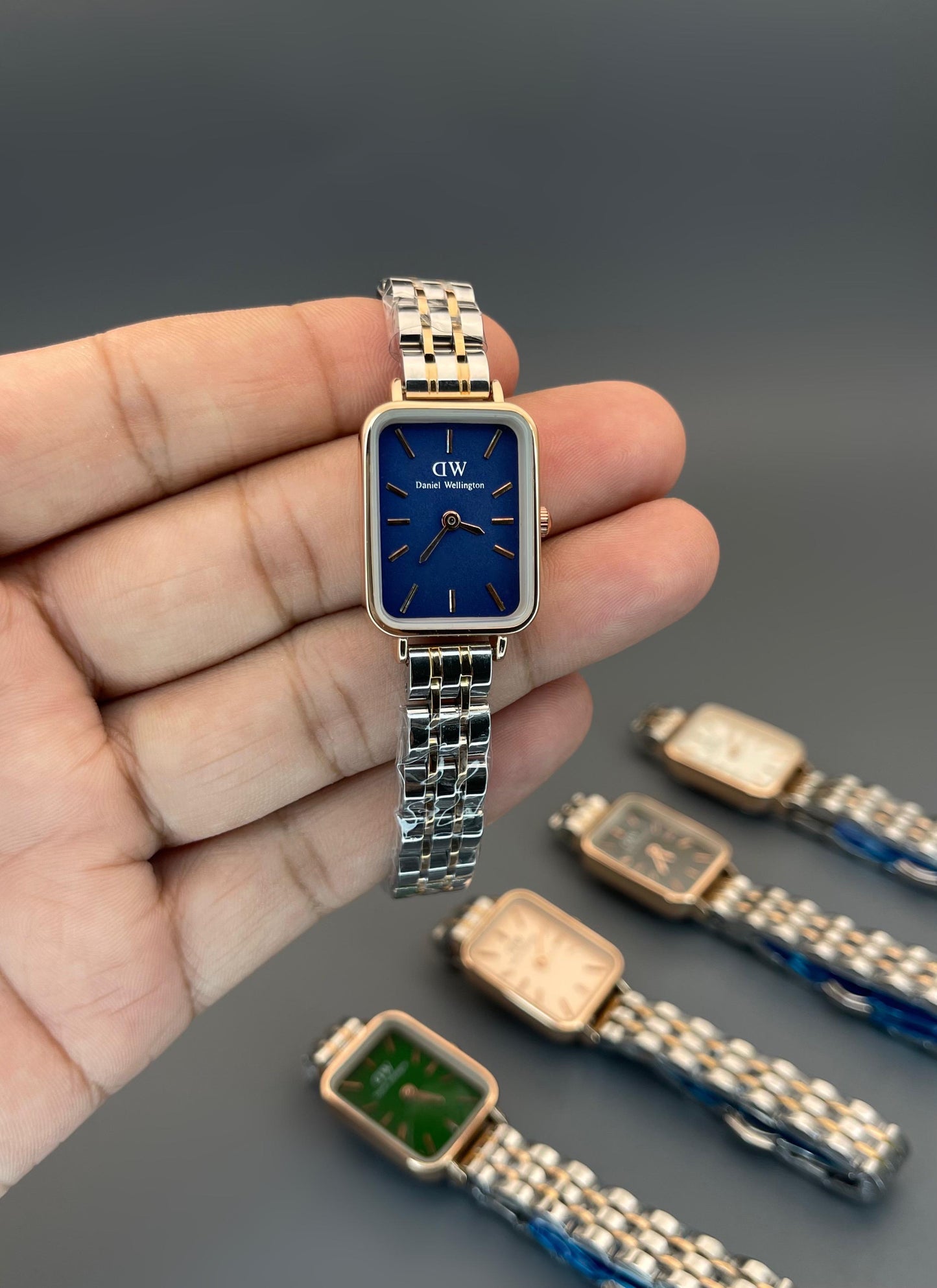 DWD LADIES CHAIN WATCH