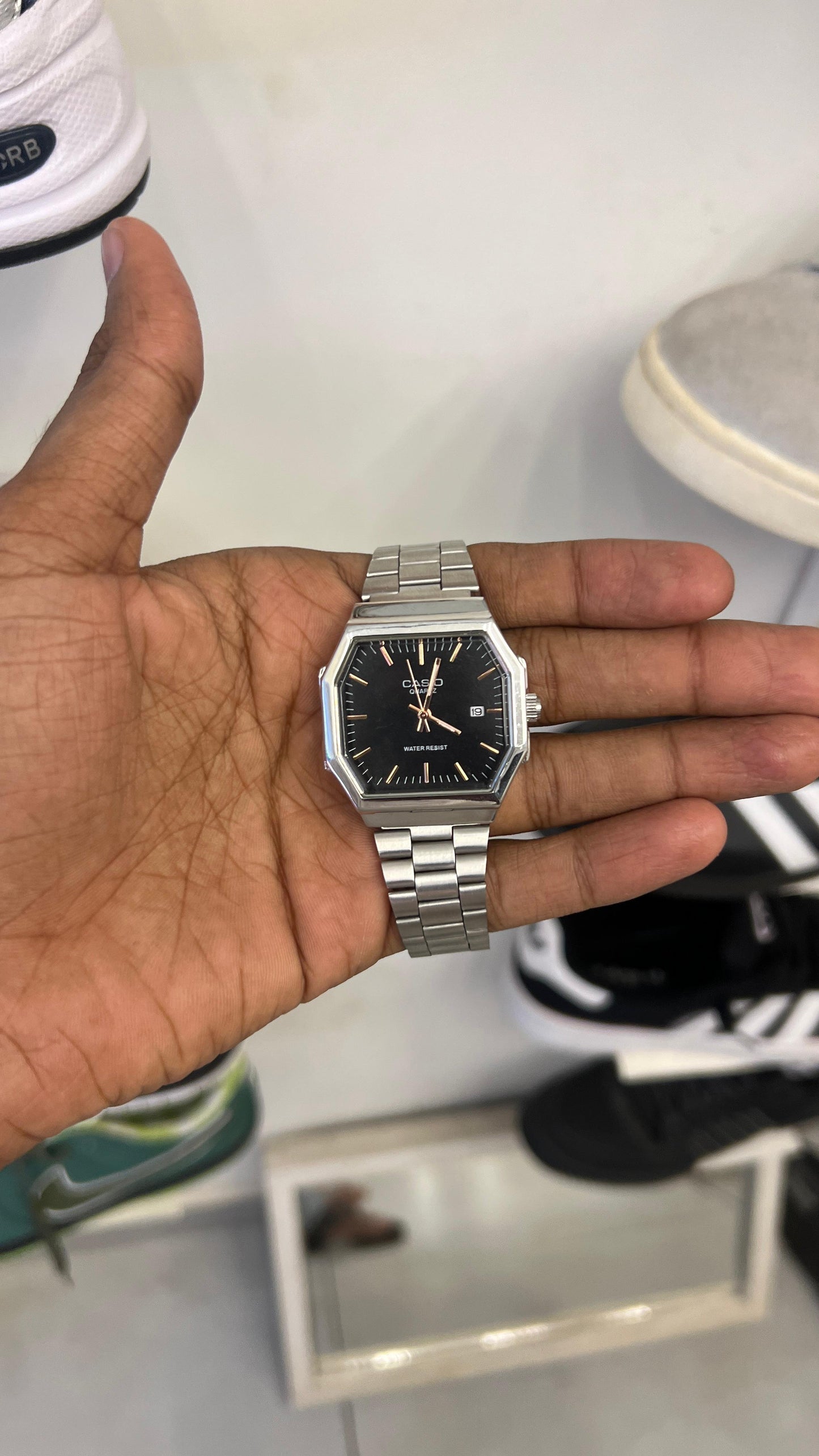 HEXAGON DIAL CHAIN WATCH