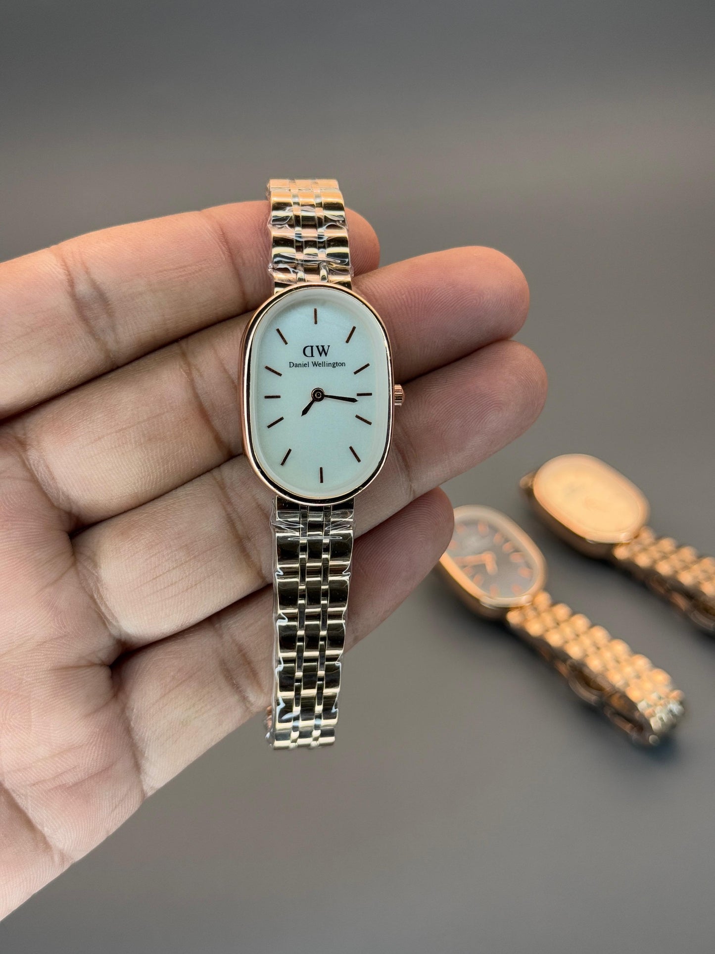 DWD LADIES CHAIN WATCH