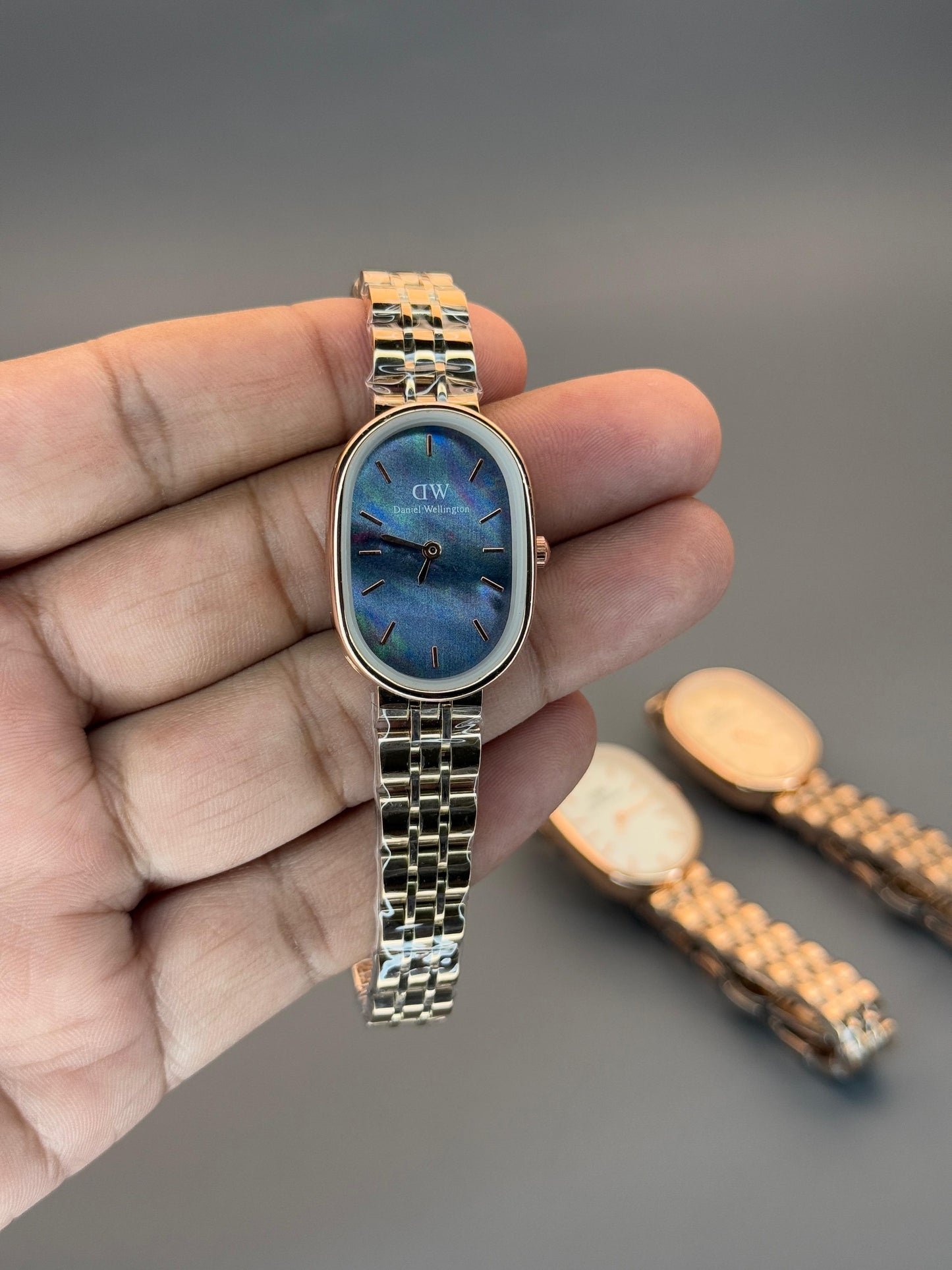 DWD LADIES CHAIN WATCH